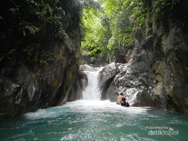 Akhir Pekan Asyiknya Main Ke Air Terjun Kembar Di Bogor