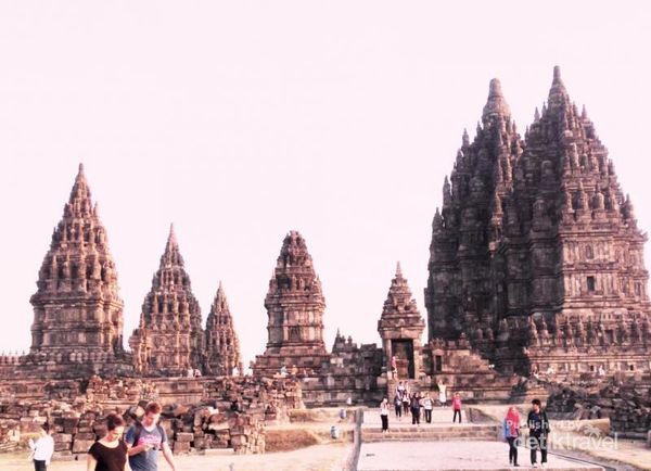 Tak Pernah Bosan ke Candi Prambanan