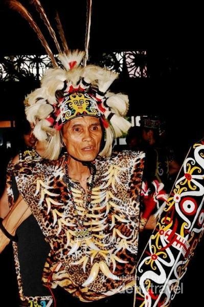 Tak Terlupakan Menari Dengan Suku Dayak  di Kalimantan