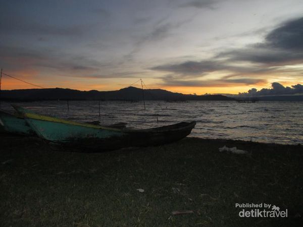 Senja yang Indah di Danau Toba - 2