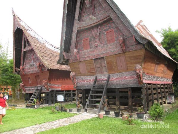 Gambar Rumah Batak Toba gambar rumah adat batak toba Gambar Rumah Batak Toba gambar rumah adat batak toba