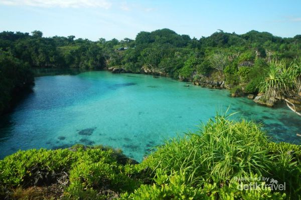 Danau Sebening Kaca di Sumba yang Bikin Iri 3