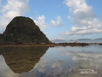 Bukit ikon Pulau Merah Bukit ikon Pulau Merah