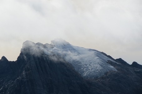 Aneka Aturan Aneh Mendaki Puncak Carstensz