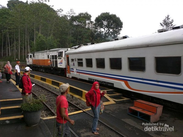 Liburan dari Jakarta ke Gunung Padang Seharian, Bisa!