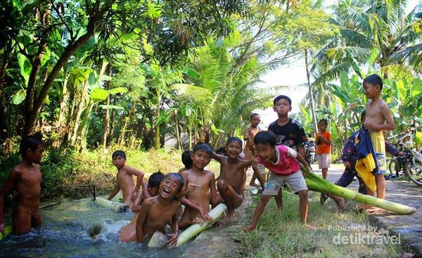 Rebo Bontong, Tradisi Mandi Bareng Suku Sasak di Lombok - 3