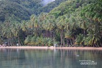 Pantai dan airnya masih sangat bersih Pantai dan airnya masih sangat bersih