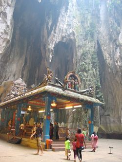 Patung Dewa Rakasa & 272 Anak Tangga di Batu Cave, Malaysia