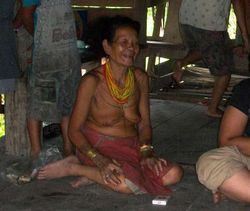 Suku Mentawai dan Dayak Mendunia Lewat Tato Suku Mentawai dan Dayak Mendunia Lewat Tato