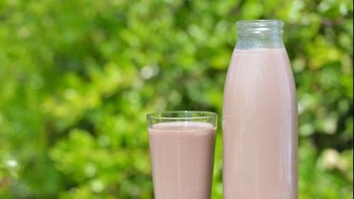 5 Alasan Orang Dewasa Perlu Lebih Banyak Minum Susu Cokelat 1 5 Alasan Orang Dewasa Perlu Lebih Banyak Minum Susu Cokelat 1
