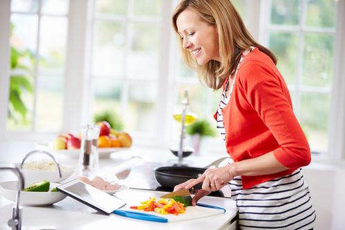 Rajin Masak dan Jarang Makan di Luar Terbukti Bikin Tubuh Lebih Langsing Rajin Masak dan Jarang Makan di Luar Terbukti Bikin Tubuh Lebih Langsing