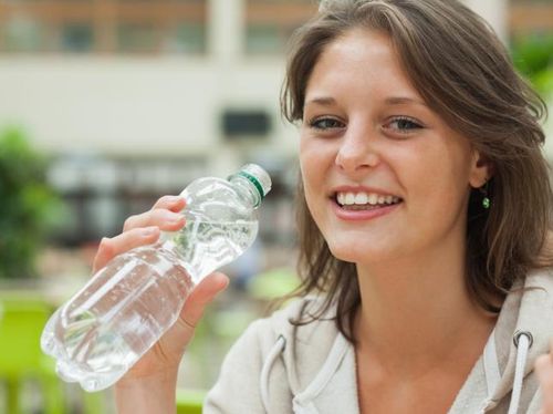 Jarang Minum Air Putih Sejak Muda, Adakah Efek Bagi Kesehatan? Jarang Minum Air Putih Sejak Muda, Adakah Efek Bagi Kesehatan?