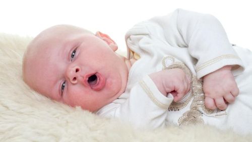 Bayi Usia 2 Minggu yang Sering Muntah Tiap Menyusu Bayi Usia 2 Minggu yang Sering Muntah Tiap Menyusu