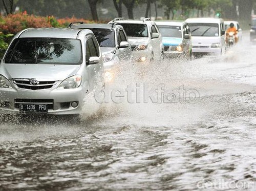 Setelah Lewati Banjir, Sebaiknya Mobil Jangan Langsung Digas