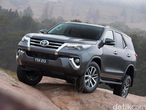 Setahun di Indonesia, Fortuner Sapa India