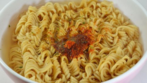 Kebiasaan Makan Mi Instan yang Tidak Sehat Menurut Pakar Kebiasaan Makan Mi Instan yang Tidak Sehat Menurut Pakar