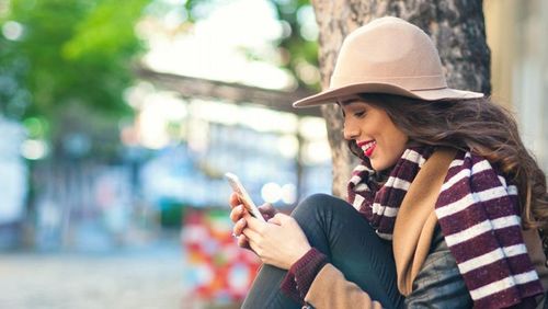 Gara-gara Smartphone, Makin Banyak Anak Muda Kena Text Neck Gara-gara Smartphone, Makin Banyak Anak Muda Kena Text Neck