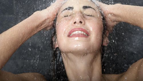 Mandi Air Panas dan Dingin, Mana yang Lebih Dianjurkan Pakar? Mandi Air Panas dan Dingin, Mana yang Lebih Dianjurkan Pakar?