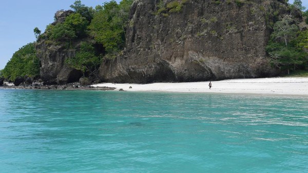 Inikah Pantai Tercantik di Alor NTT  7