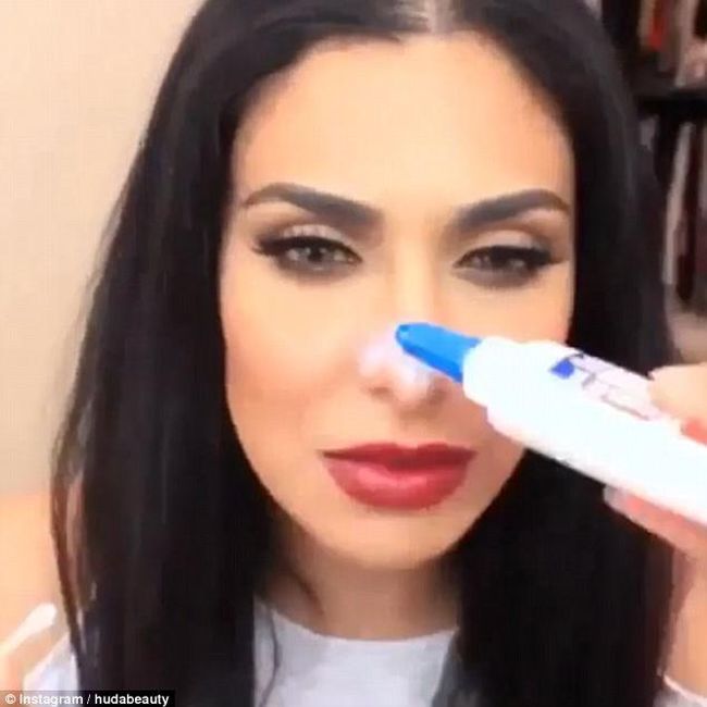 Beauty Blogger Buat Eksperimen Angkat Komedo Pakai Lem 