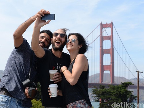 Lucu Ketika Para Pria  Mengikuti Gaya  Foto Wanita di Instagram