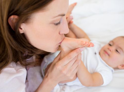 BAB Bayi Berwarna Hijau dan Berbau Asam, Normalkah? BAB Bayi Berwarna Hijau dan Berbau Asam, Normalkah?