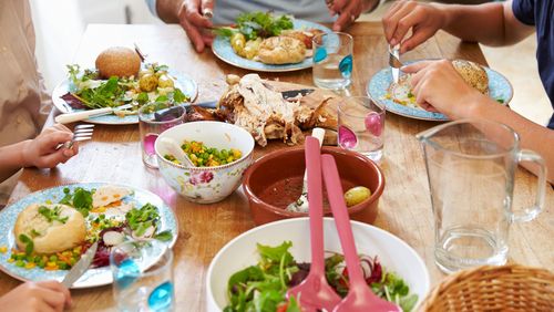 5 Kebiasaan Saat Buka Puasa yang Bisa Bikin Asam Lambung Naik 1 5 Kebiasaan Saat Buka Puasa yang Bisa Bikin Asam Lambung Naik 1