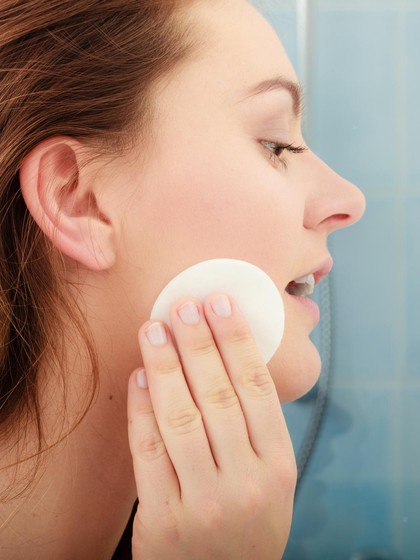 8 Kebiasaan Buruk Sehari-hari yang Membuat Anda Terlihat Lebih Tua