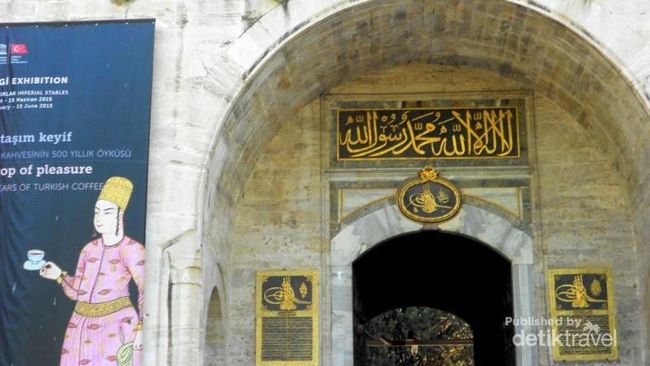 Jubah Sampai Gigi Nabi Muhammad di Museum Topkapi, Turki