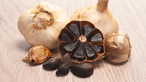 Benarkah Black Garlic Lebih Sehat Dibanding Bawang Putih Biasa? Benarkah Black Garlic Lebih Sehat Dibanding Bawang Putih Biasa?