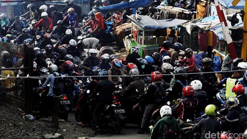 Sepeda Motor Bantu Gerakkan Roda Perekonomian