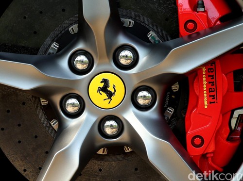 3 Tahun Lagi Semua Mobil Ferrari Pakai Hybrid