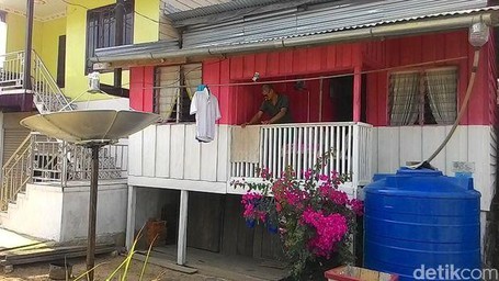 Rumah Unik di Perbatasan Kalimantan Ruang Tamu di 