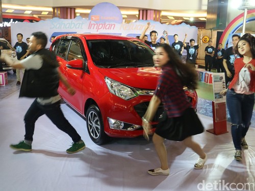 MPV Terjangkau Daihatsu Sigra Menyapa Makassar