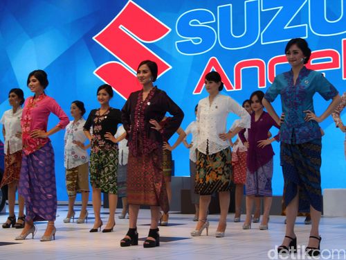 Cantik, Suzuki Angels Kenakan Kebaya