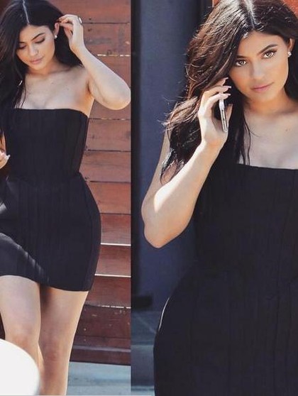 Hot in Black Gaya Seksi Kylie Jenner Saat Bertamu ke 