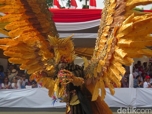 Foto Garuda  Hingga Barong 10 Kostum  Terunik Jember 