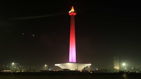 Bukan Main Begini Indahnya Pemandangan Malam Jakarta Dari Puncak Monas