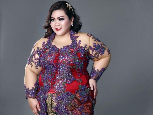 Kisah Pia Dosen yang Kini Sukses Jual Kebaya Big Size 