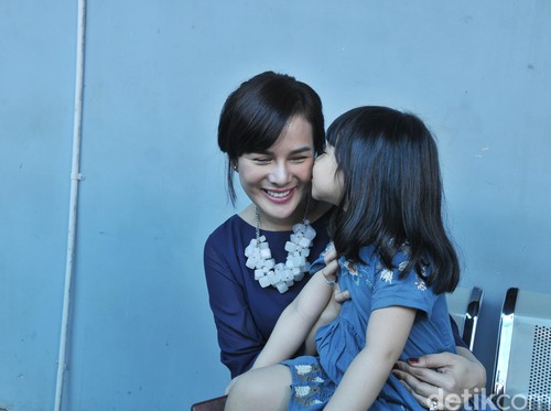 Rahasia Astrid Tiar Tetap Cantik dan Langsing di Usia 30 Rahasia Astrid Tiar Tetap Cantik dan Langsing di Usia 30