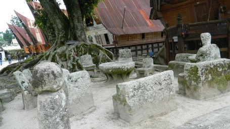 Kisah Batu Parsidangan & Hukuman Penggal di Pulau Samosir