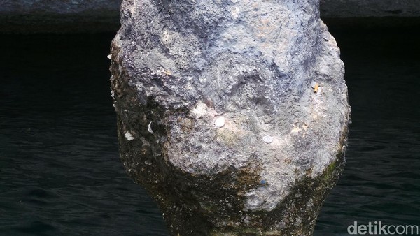 Penampakan Batu Penis di Raja Ampat - 5