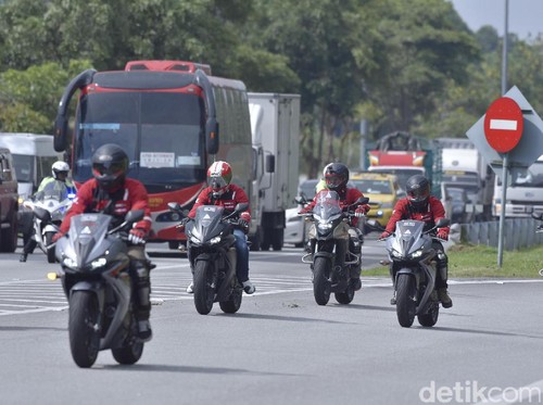 Memacu Honda CBR500R Hingga 160 Km/Jam di Jalan Tol Malaysia