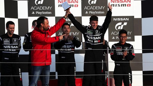 Pebalap Indonesia Naik Podium di Nissan GT Academy 2016