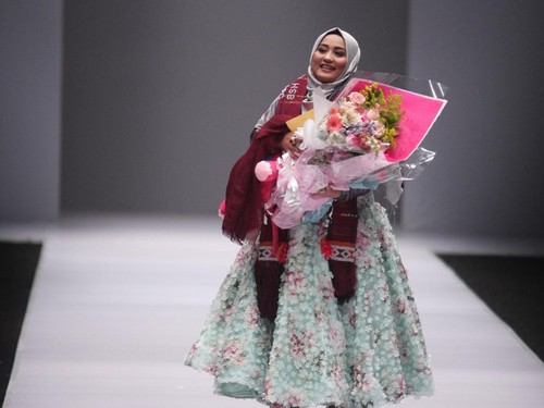 berhijab pertamakali untuk show anniesa hasibuan ini kata berhijab pertamakali untuk show anniesa hasibuan ini kata