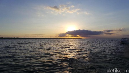 Bukan Cuma Bawah Laut, Sunset di Wakatobi Juga Menawan Cfc2d14e-6d32-486b-9495-185a5ebf950f_169