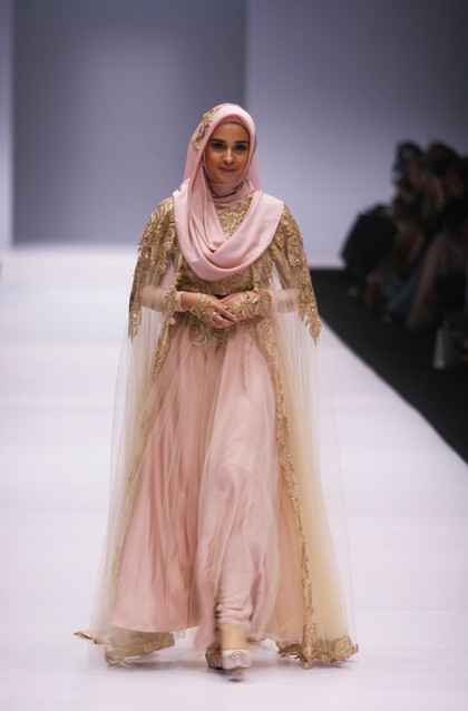Foto: Inspirasi Busana Hijab Pesta dari Dian Pelangi Foto: Inspirasi Busana Hijab Pesta dari Dian Pelangi