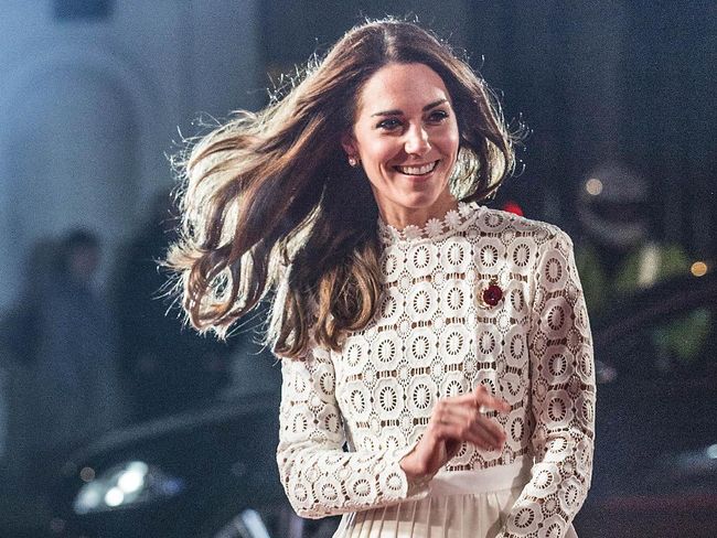 Tampil Stylish di Hari Natal ala Kate Middleton, Curi 