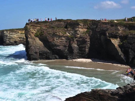 Konon Pantai di Spanyol Ini Terbuat dari Emas