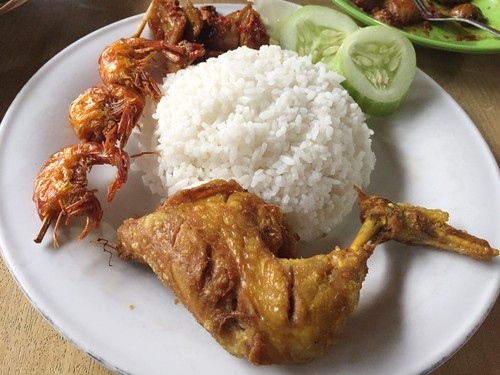 RM Aroma: Empuk Gurih Ayam Goreng dan Burung Marlon Bumbu 